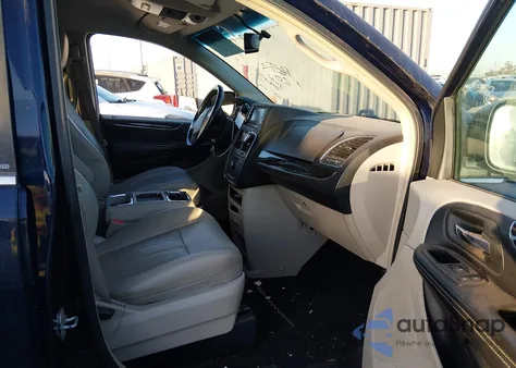 2013 Chrysler Town & Country Touring z USA, uszkodzony, nr VIN 2C4RC1BG2DR512286